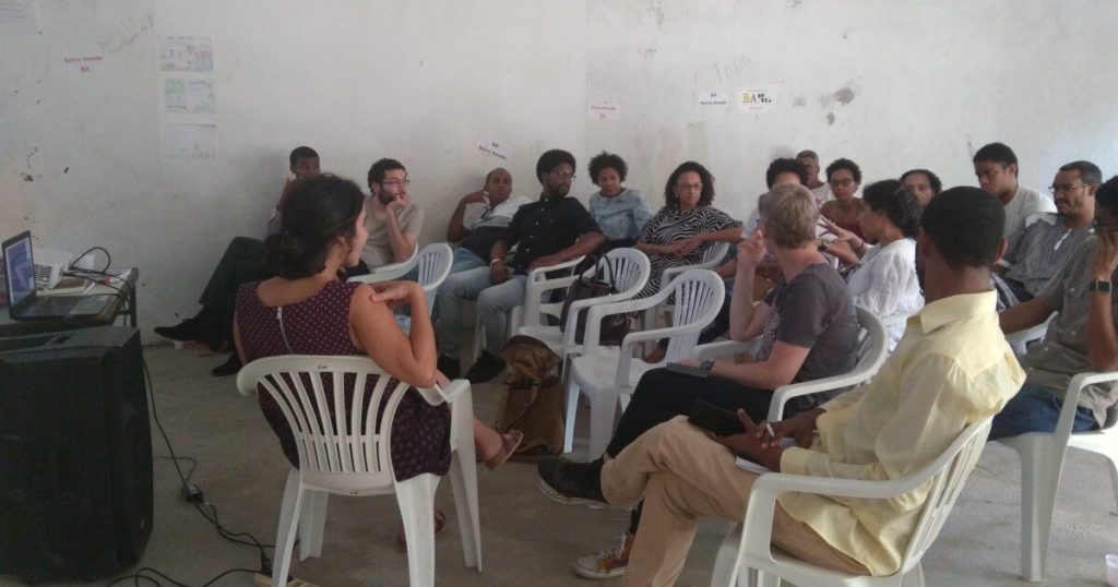 Fotografia dos participantes do debate em torno do filme "Regresso de Amílcar Cabral", em Cabo Verde