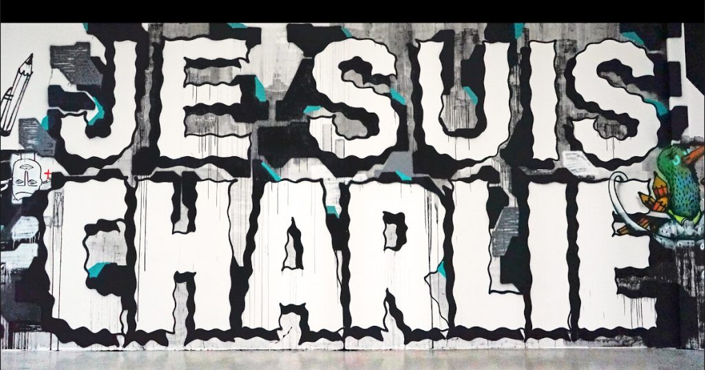 Fotografia do mural "Je suis Charlie" no Palais de Tokyo, em Paris