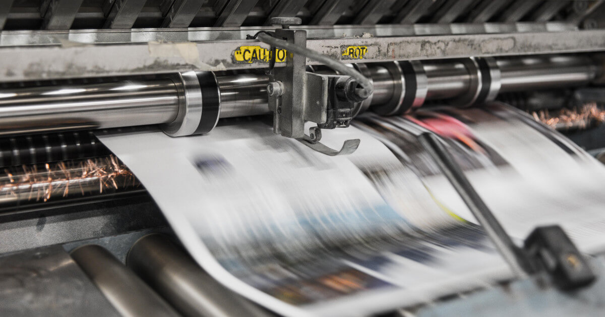 Imagem ilustrativa da notícia: um prelo a imprimir jornais