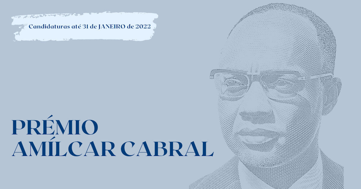 Imagem ilustrativa do Prémio Amílcar Cabral 2022. Inclui um desenho da cara de Amílcar Cabral e, sobre um fundo azul claro, os textos "Candidaturas até 31 de Janeiro de 2022" e "Prémio Amílcar Cabral"