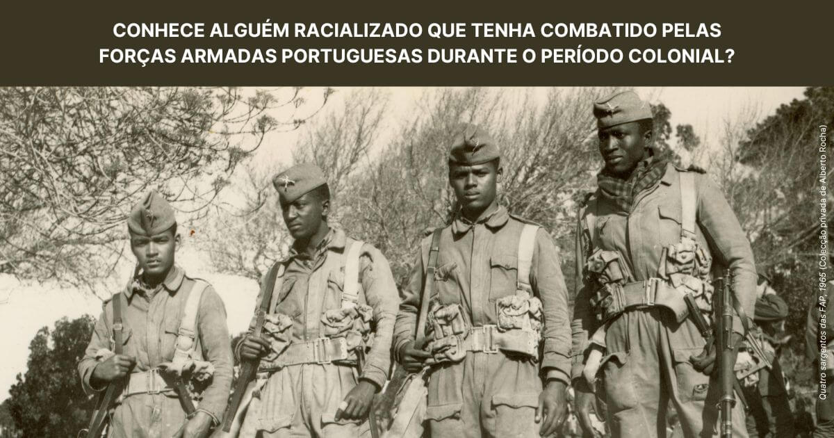 Fotografia de quatro sargentos das Forças Armadas Portuguesas, homens negros, fardados e armados, em 1965. A foto faz parte da colecção privada de Alberto Rocha. É encimada pelo texto “Conhece alguém radicalizado que tenha combatido pelas Forças Armadas Portuguesas durante o período colonial?”