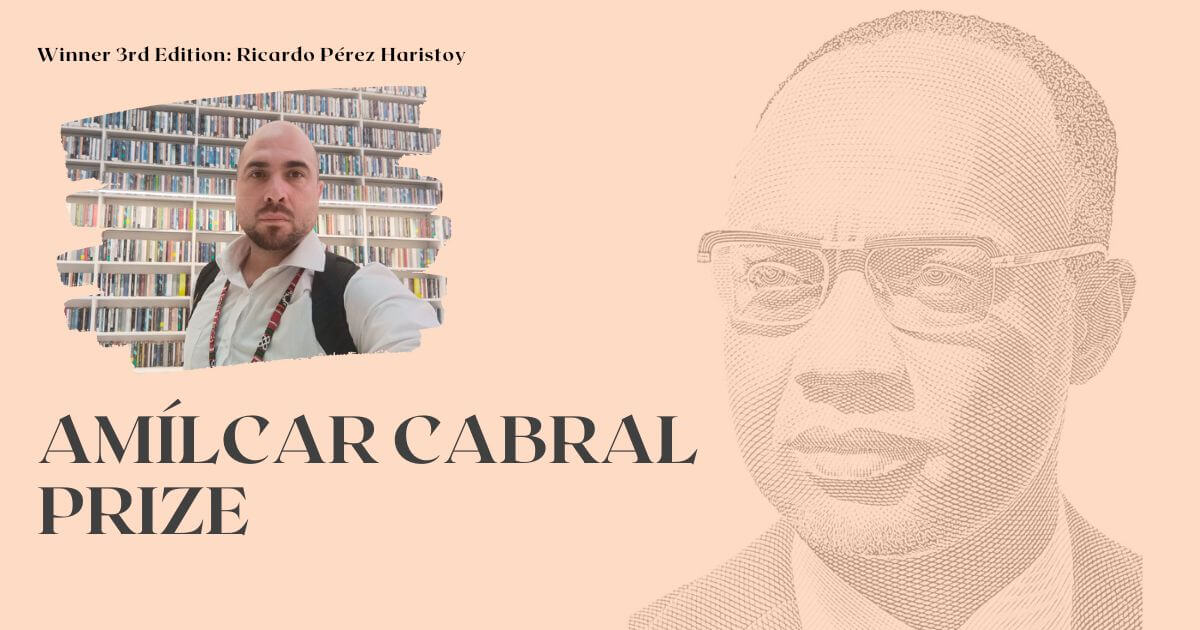 Illustrative image of the news of the winner of the third edition of the Amílcar Cabral Prize. It includes a photo of the winner, Ricardo Pérez Haristoy, a white, bald man with a short beard. It also includes a drawing of Amílcar Cabral's face, a black man with glasses and very short hair. On a very light orange background are the texts “Winner third edition: Ricardo Pérez Haristoy” and "Amílcar Cabral Prize".