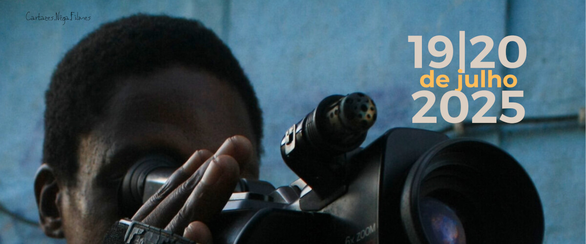 Detalhe do cartaz da mostra Filmaspora. 19 e 20 de Julho de 2025. O fundo co cartaz é uma fotografia de um homem negro com uma câmara de filmar em frente da cara.