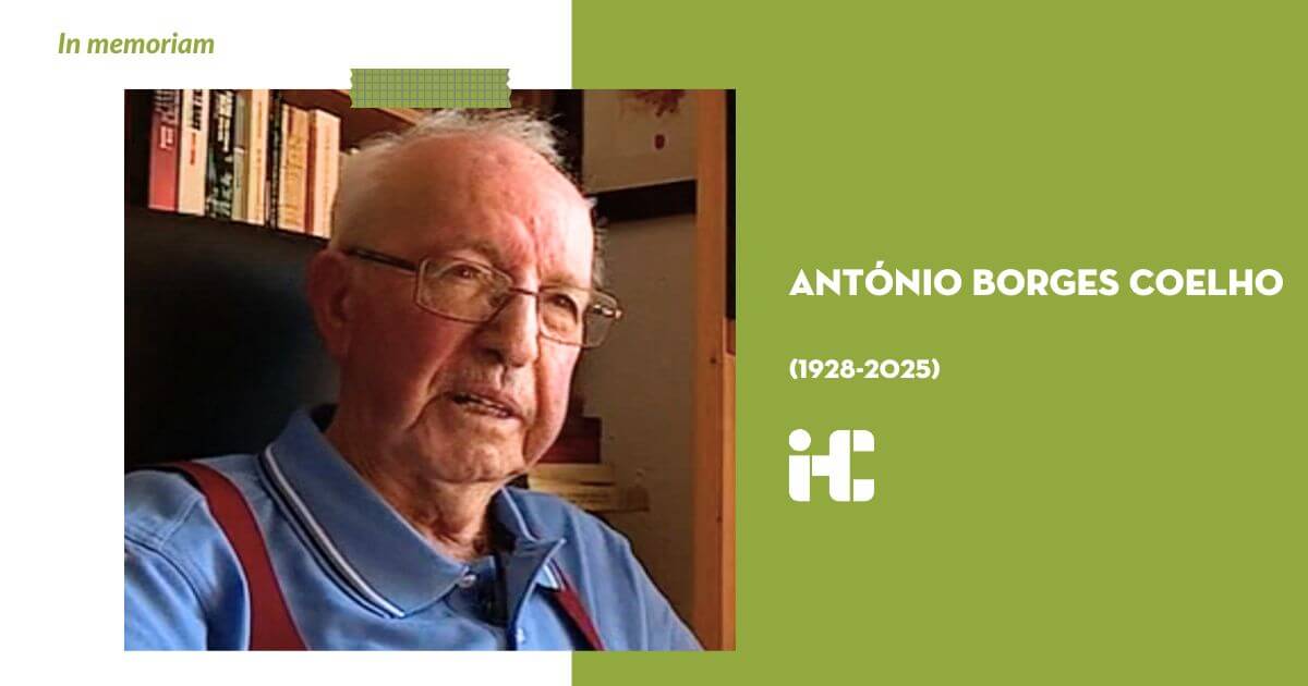 Imagem ilustrativa da nota de pesar das Direcções do IHC, IEM e Cham pelo falecimento de António Borges Coelho, com uma fotografia de António Borges Coelho no seu escritório e o texto “In Memoriam. António Borges Coelho (1928-2025).